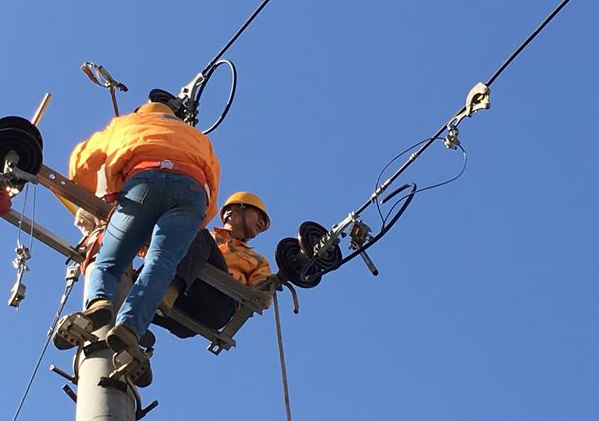 91视频电影网鋁合金卡線器在電纜架設上的應用